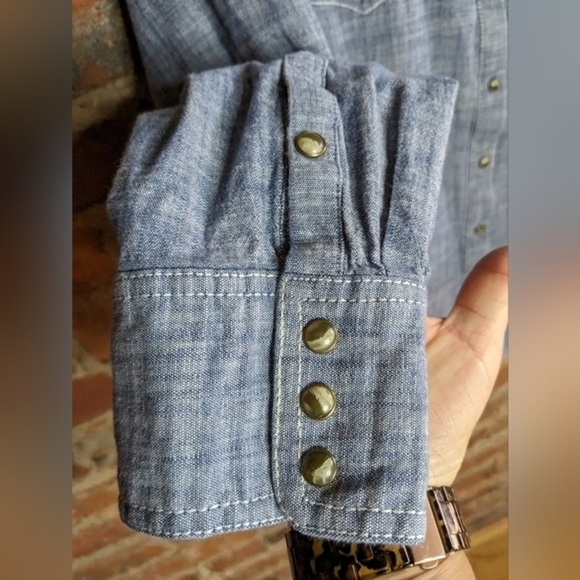 Ariat XL Fitted Blue Long Roll Sleeve Shirt w/ Snap Front & Decorative Stitching - Picture 3 of 13